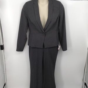 🔥 2 or more 50% off! Worthington gray pant suit